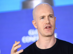 Đại diện Hill phản đối yêu cầu của CEO Coinbase về Stablecoin có lãi suất